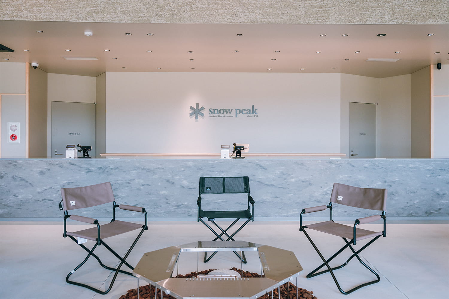 ストア・管理棟(新西口 スノーピーク グラウンズ内)