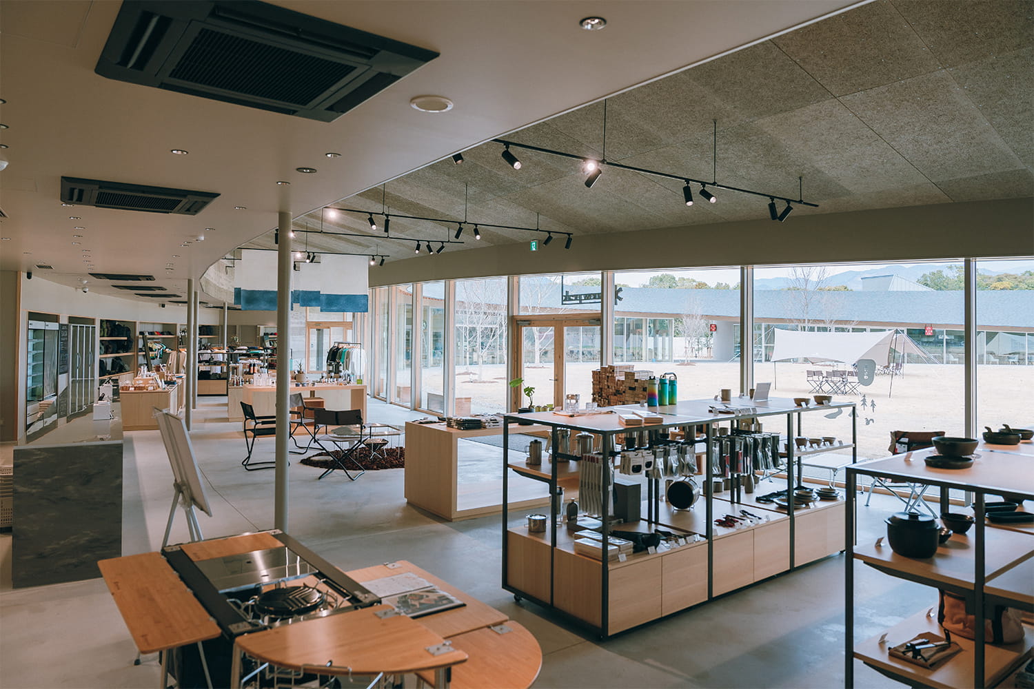 ストア・管理棟(新西口 スノーピーク グラウンズ内)