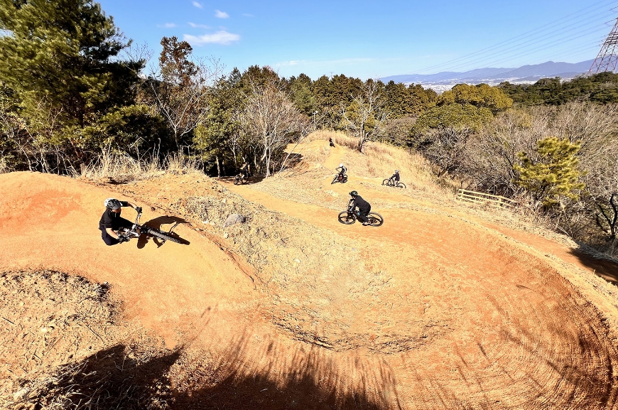 マウンテンバイキング