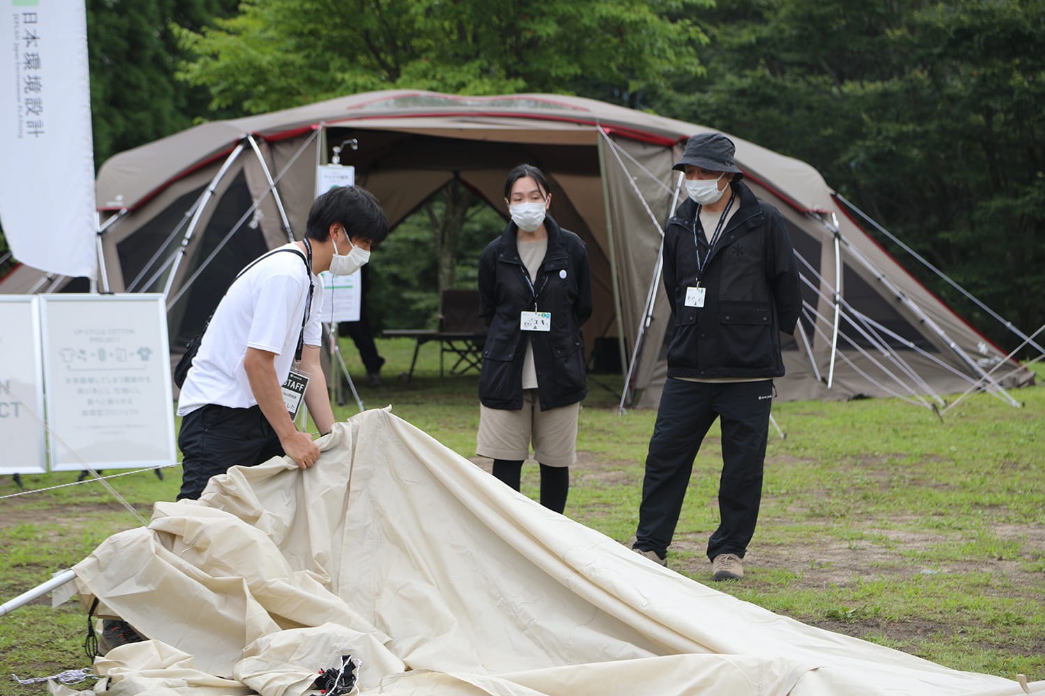 普段からキャンプでも役立つアパレルのお話や設営講習などを実施します。