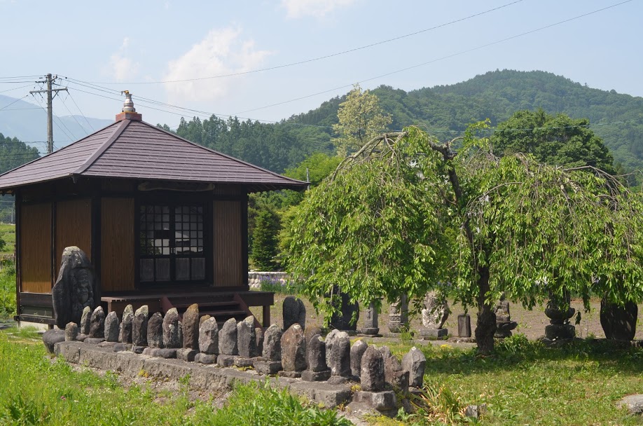 専念寺石仏群