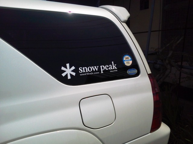 Snow Peak Club マイカーにステッカー